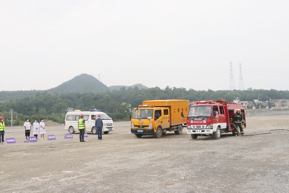 2022年安全生產(chǎn)月燃氣泄漏應(yīng)急救援演練活動(圖8)