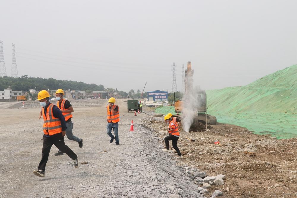 2022年安全生產(chǎn)月燃氣泄漏應(yīng)急救援演練活動(圖9)