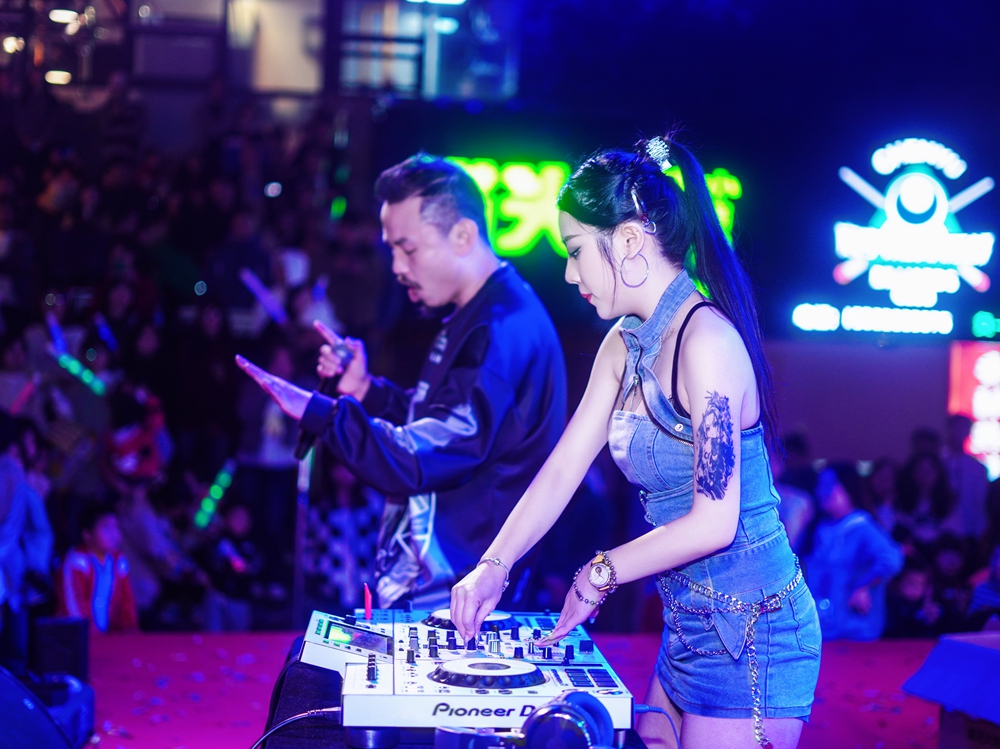 云創(chuàng)貴安谷開(kāi)業(yè)慶典暨云創(chuàng)電音節(jié)（云創(chuàng)貴安谷開(kāi)業(yè)揭牌儀式）(圖13)