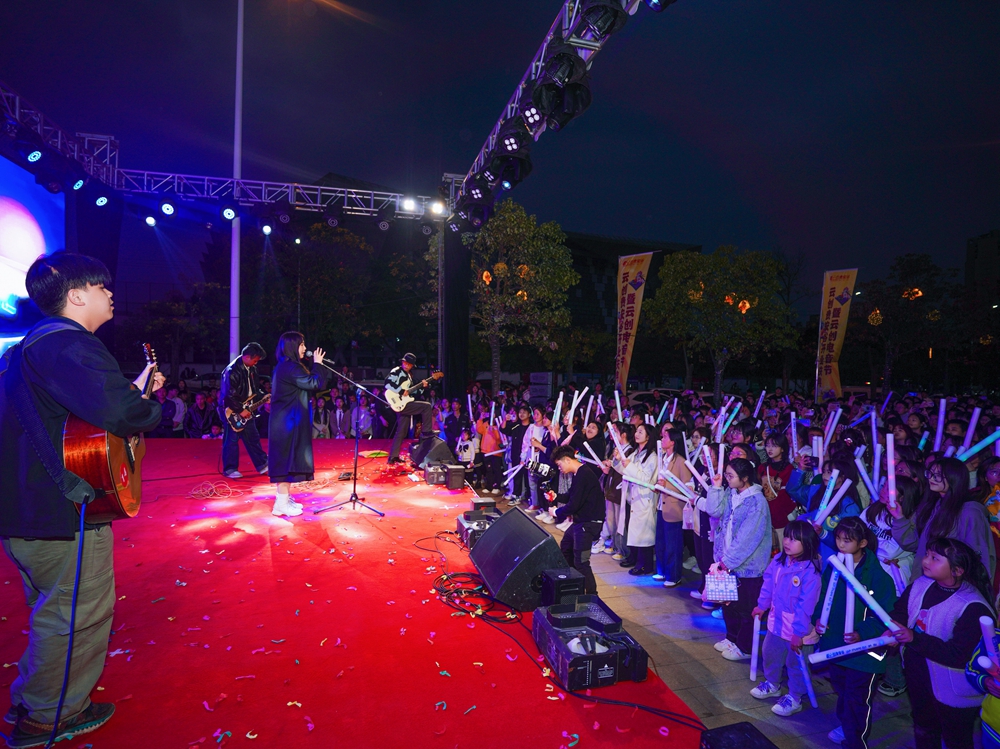 云創(chuàng)貴安谷開(kāi)業(yè)慶典暨云創(chuàng)電音節(jié)（云創(chuàng)貴安谷開(kāi)業(yè)揭牌儀式）(圖11)